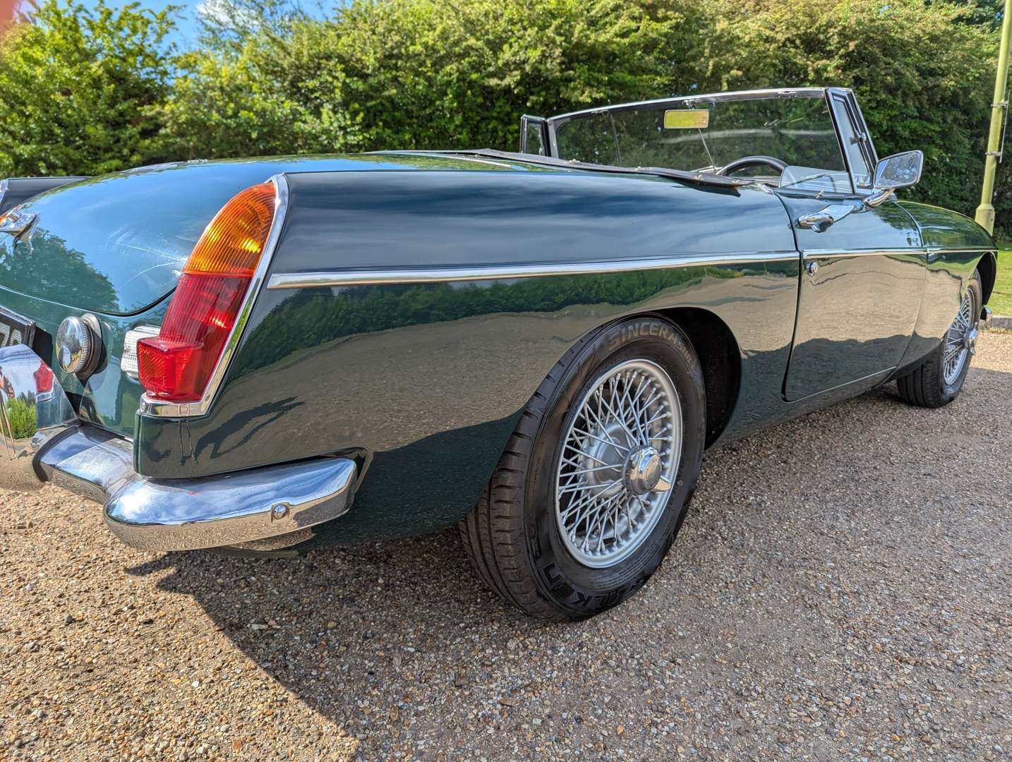 <p>1969 MG B ROADSTER</p>