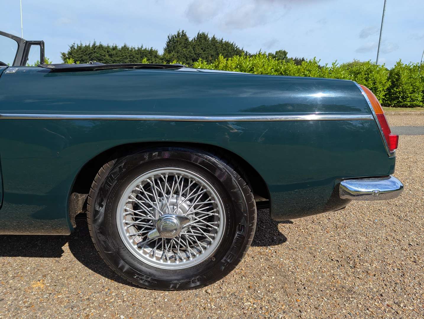 <p>1969 MG B ROADSTER</p>