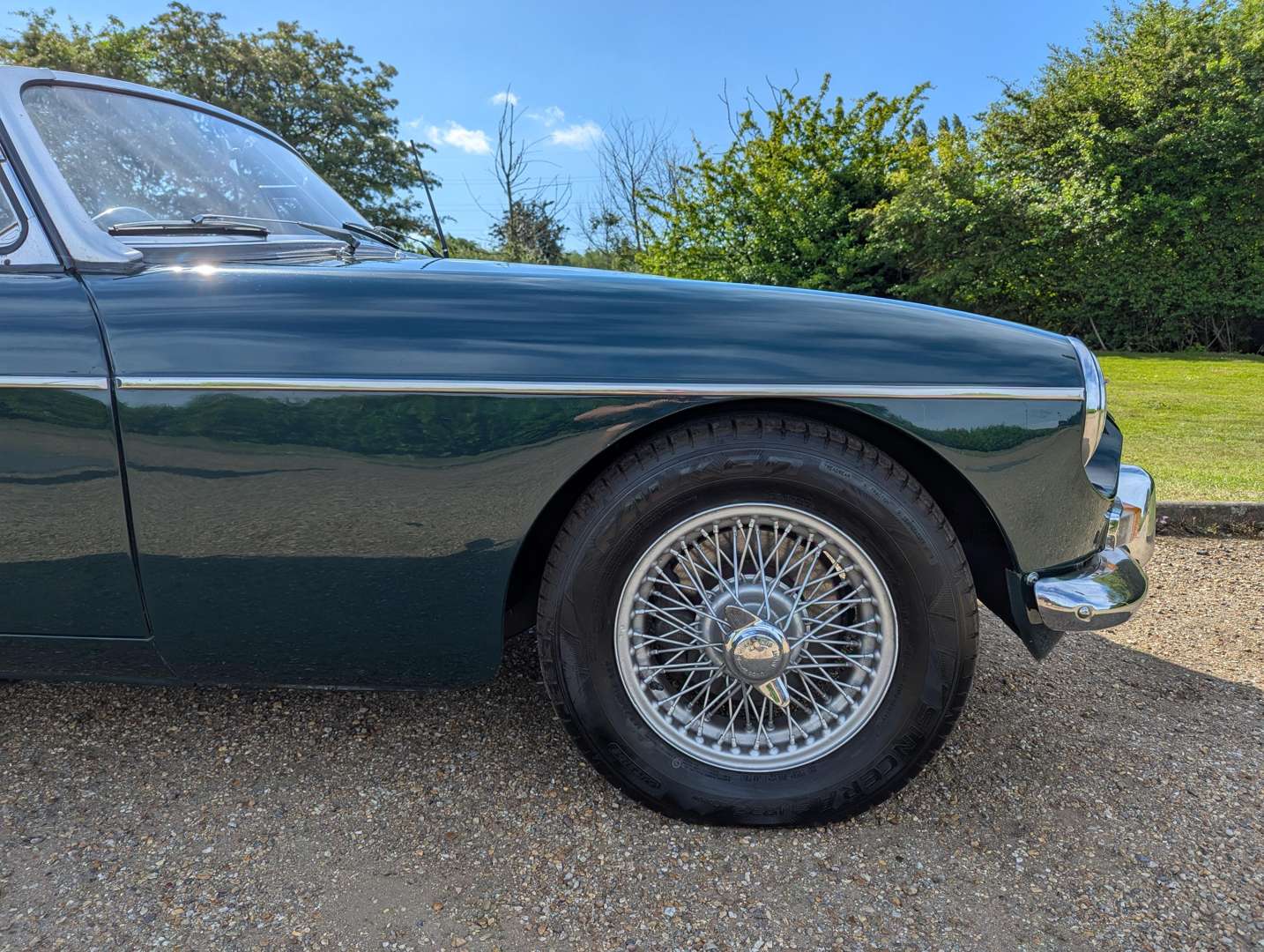 <p>1969 MG B ROADSTER</p>