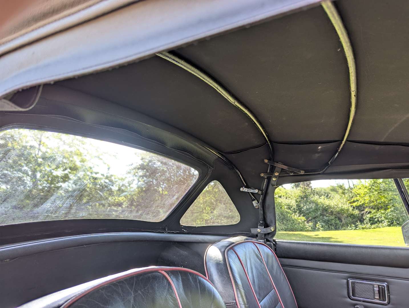 <p>1969 MG B ROADSTER</p>