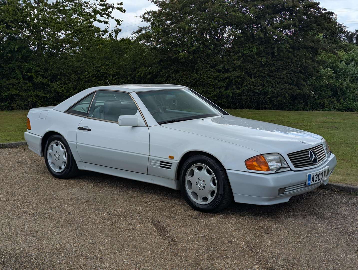 <p>1992 MERCEDES 300SL AUTO</p>