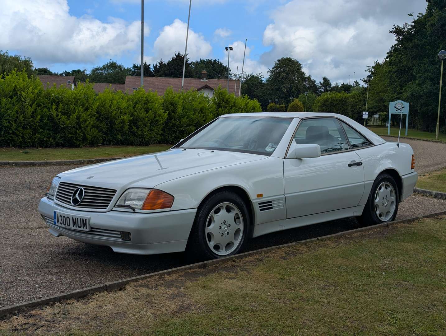 <p>1992 MERCEDES 300SL AUTO</p>