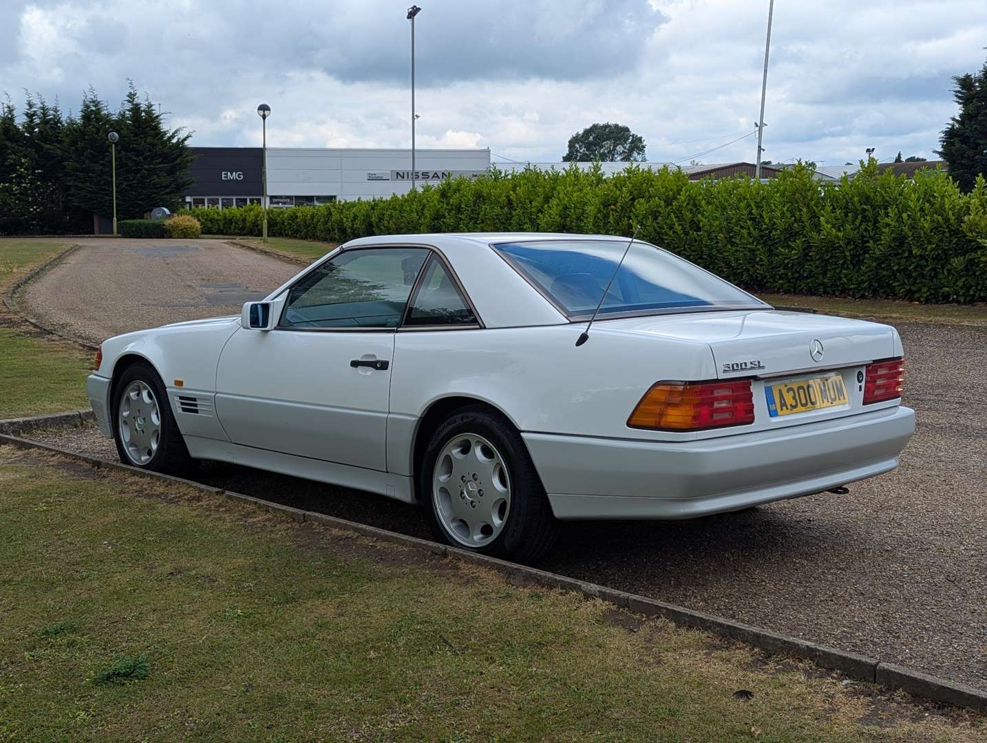 <p>1992 MERCEDES 300SL AUTO</p>