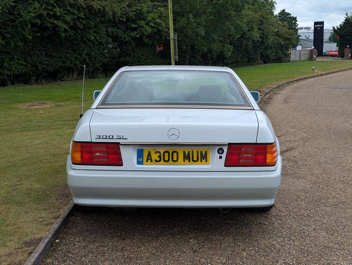 <p>1992 MERCEDES 300SL AUTO</p>