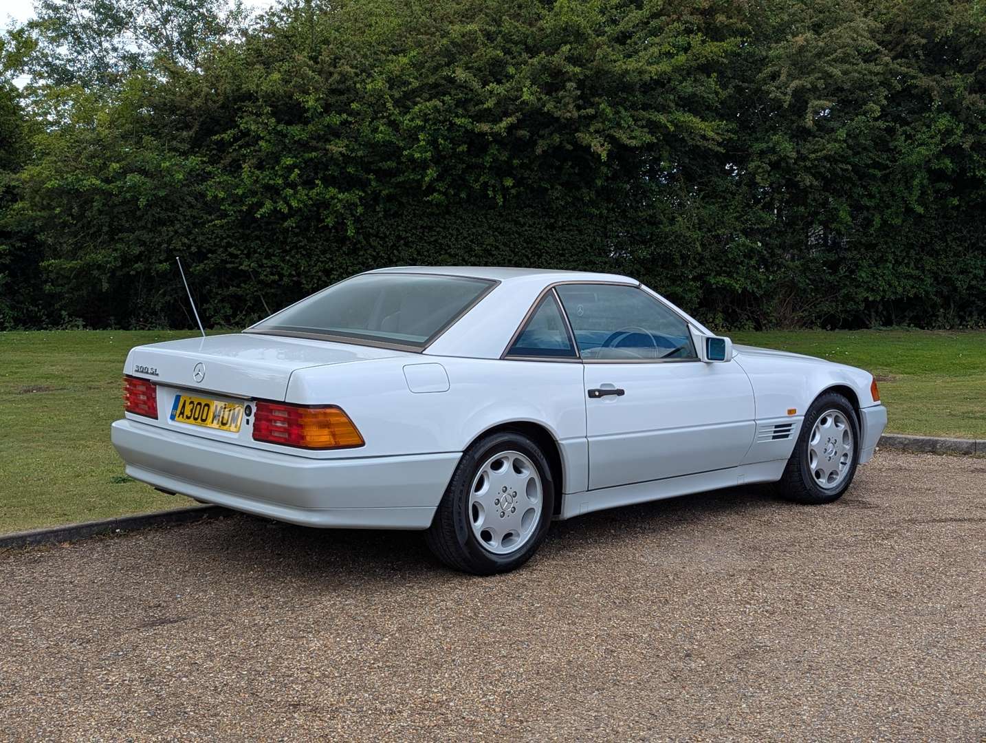 <p>1992 MERCEDES 300SL AUTO</p>