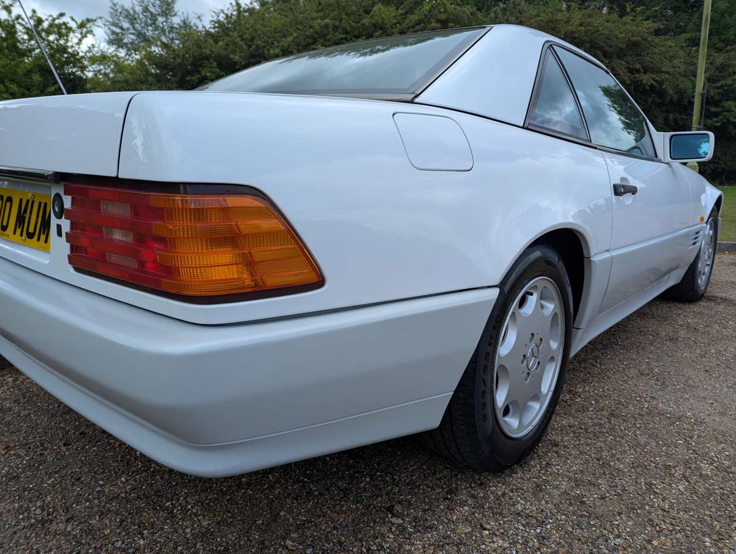 <p>1992 MERCEDES 300SL AUTO</p>