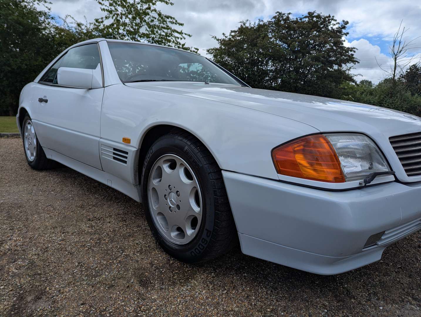 <p>1992 MERCEDES 300SL AUTO</p>