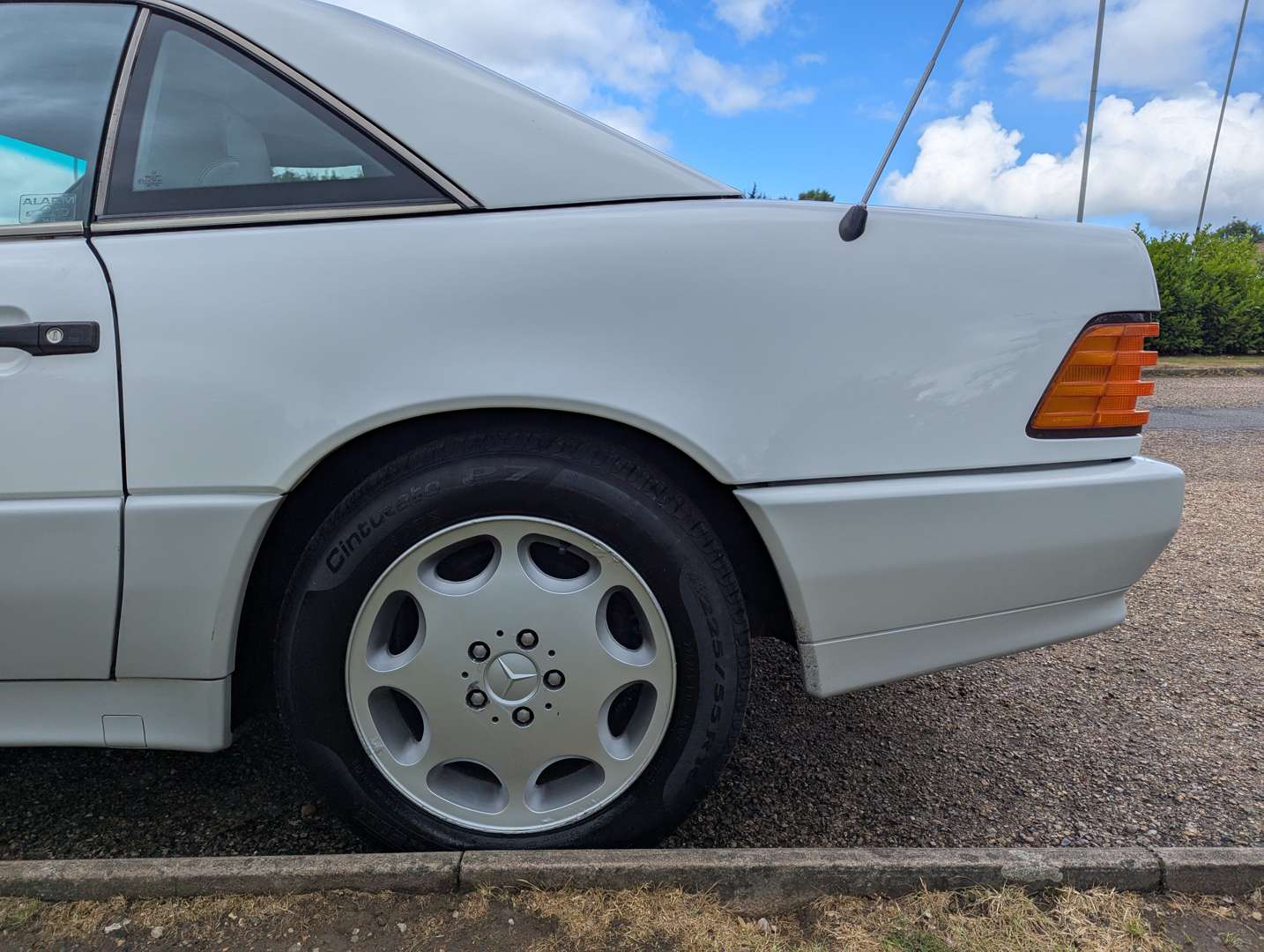 <p>1992 MERCEDES 300SL AUTO</p>