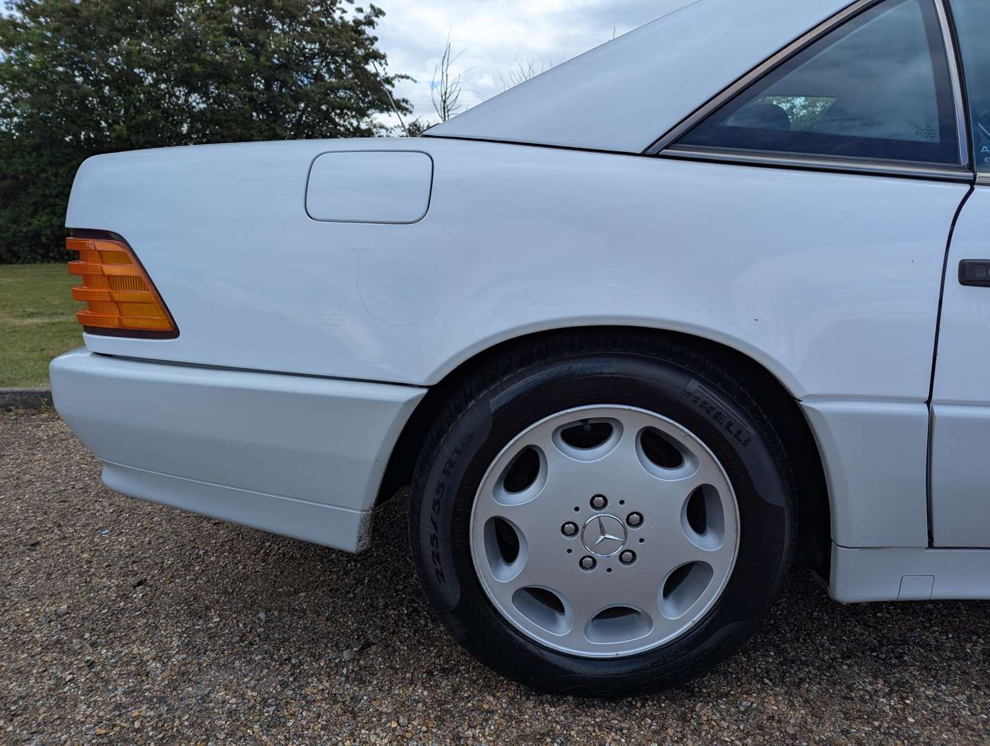 <p>1992 MERCEDES 300SL AUTO</p>