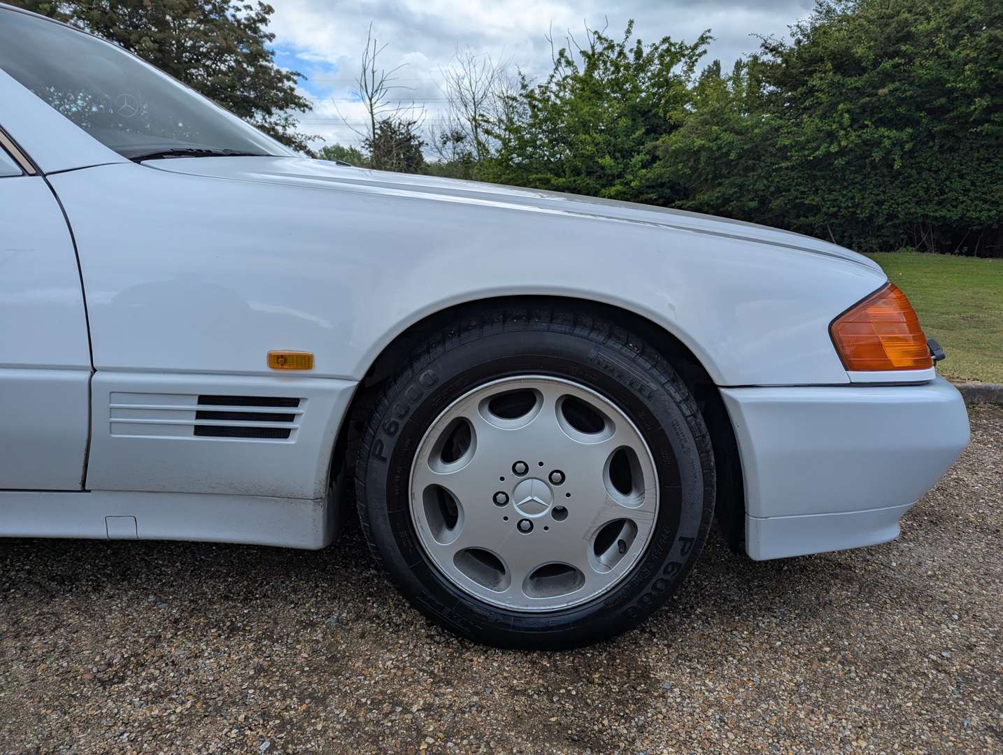 <p>1992 MERCEDES 300SL AUTO</p>