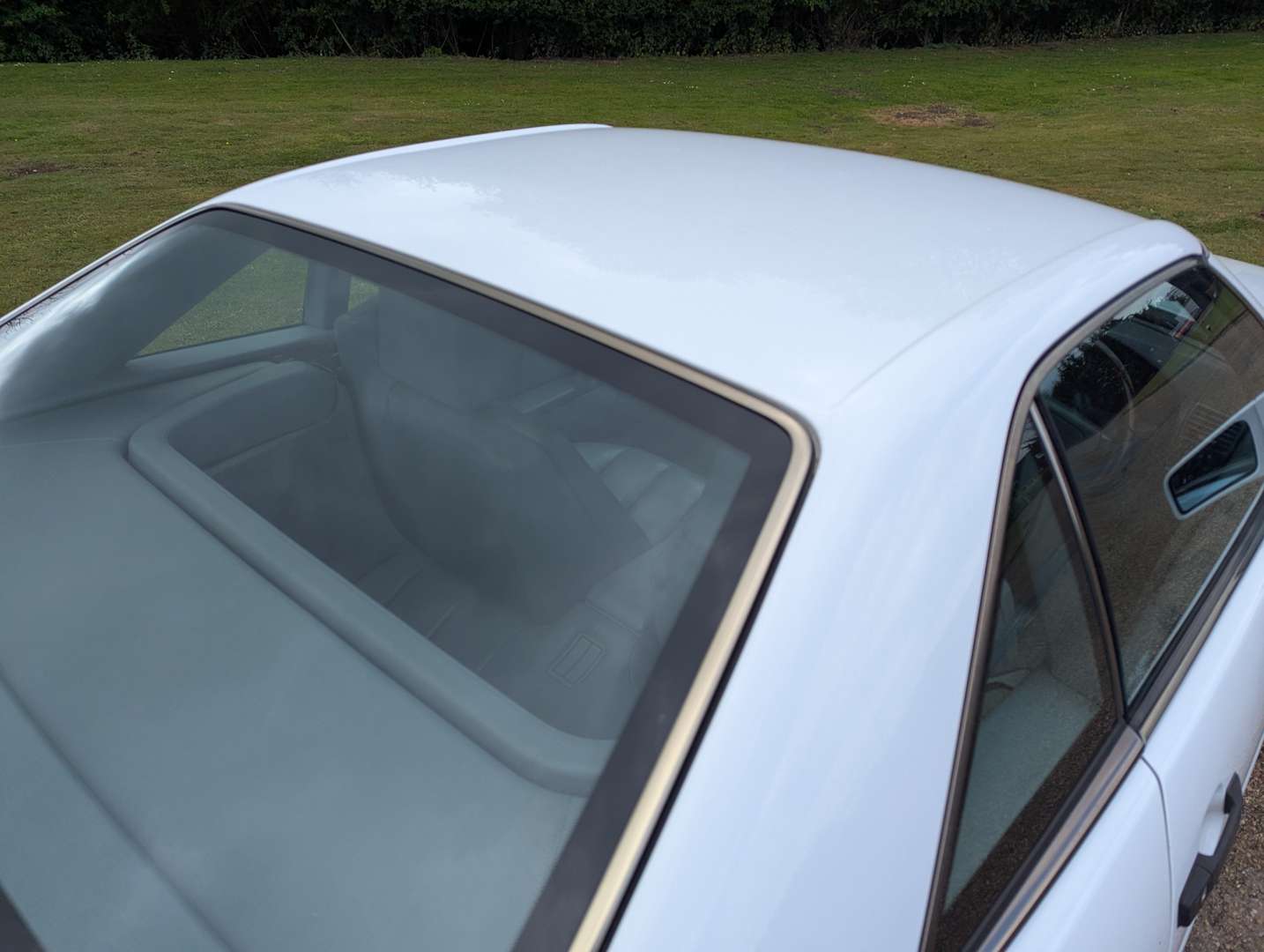 <p>1992 MERCEDES 300SL AUTO</p>