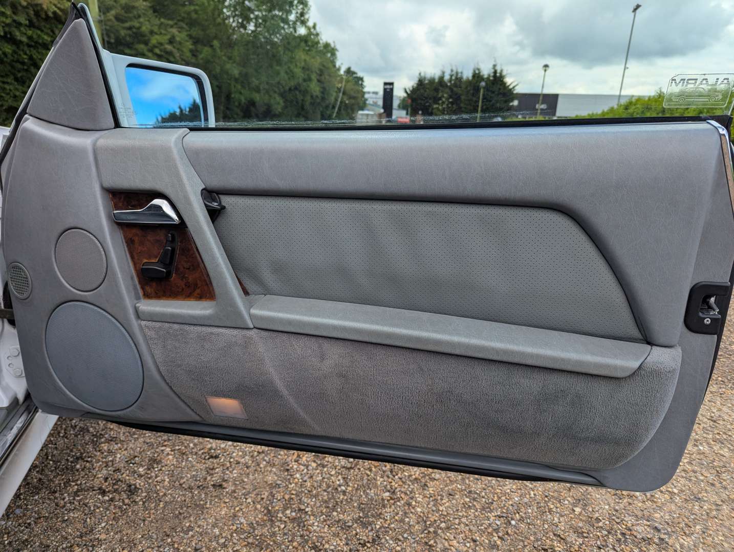 <p>1992 MERCEDES 300SL AUTO</p>