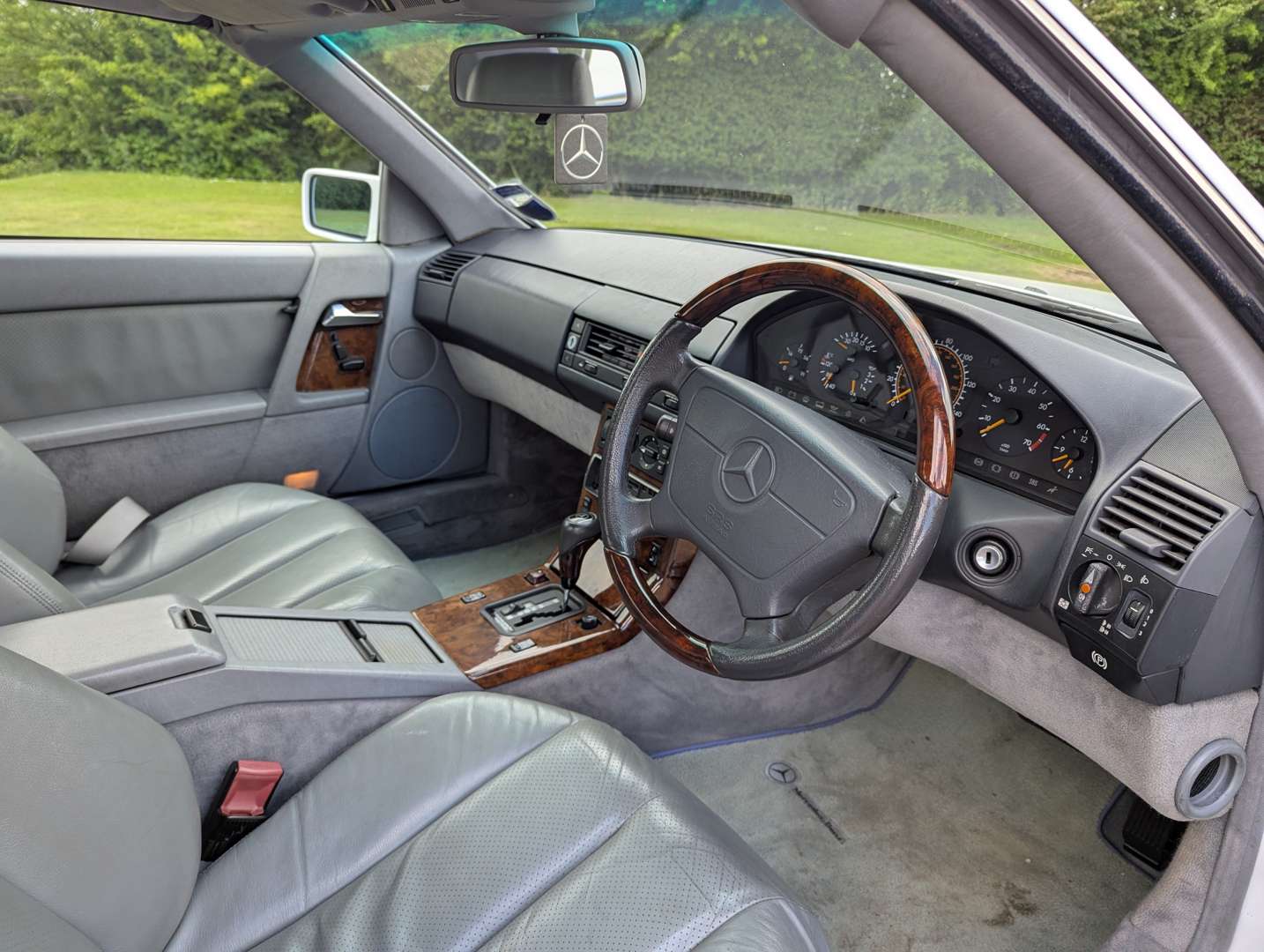 <p>1992 MERCEDES 300SL AUTO</p>