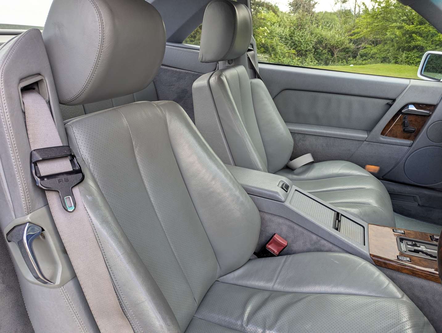 <p>1992 MERCEDES 300SL AUTO</p>