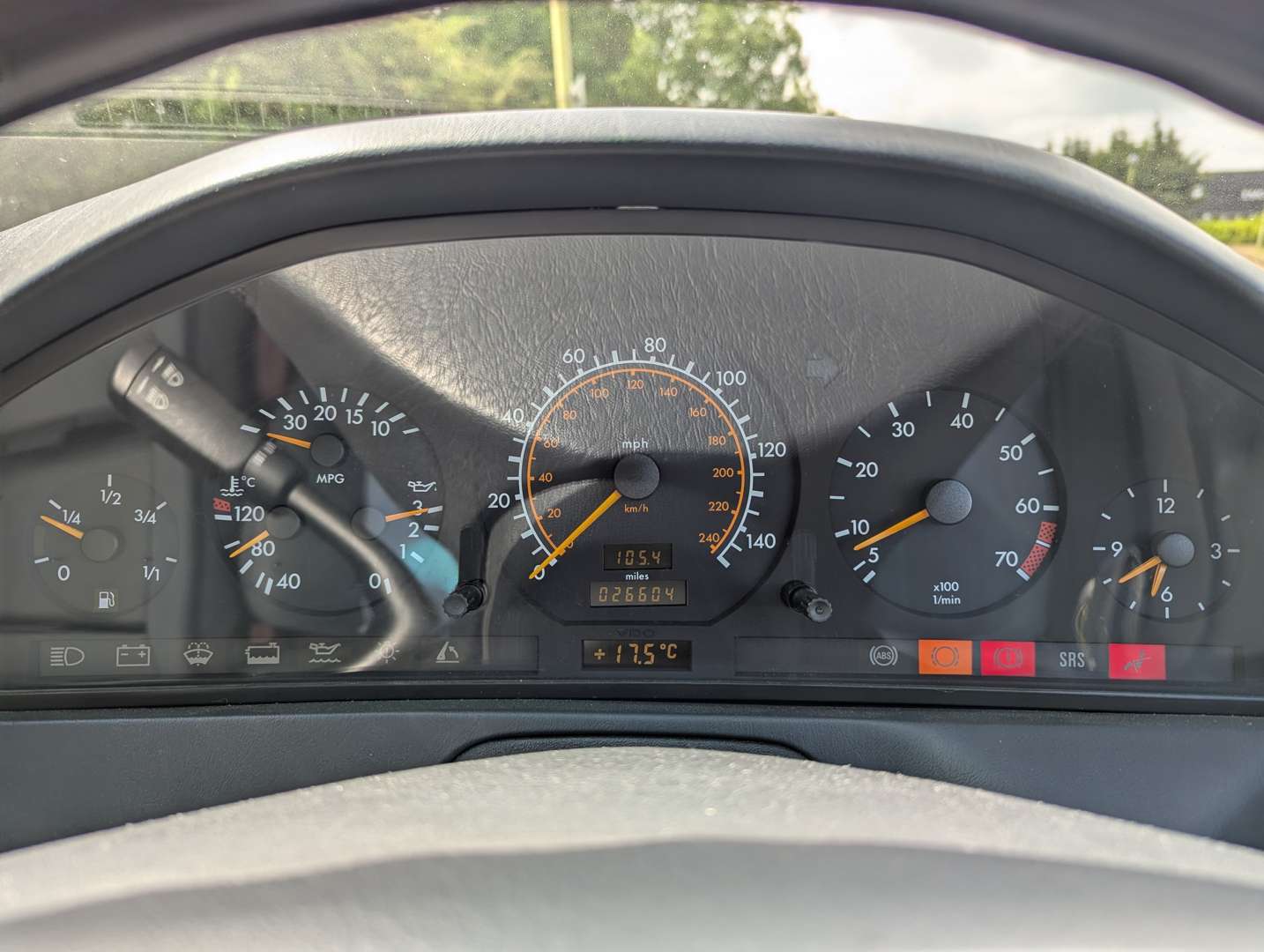 <p>1992 MERCEDES 300SL AUTO</p>
