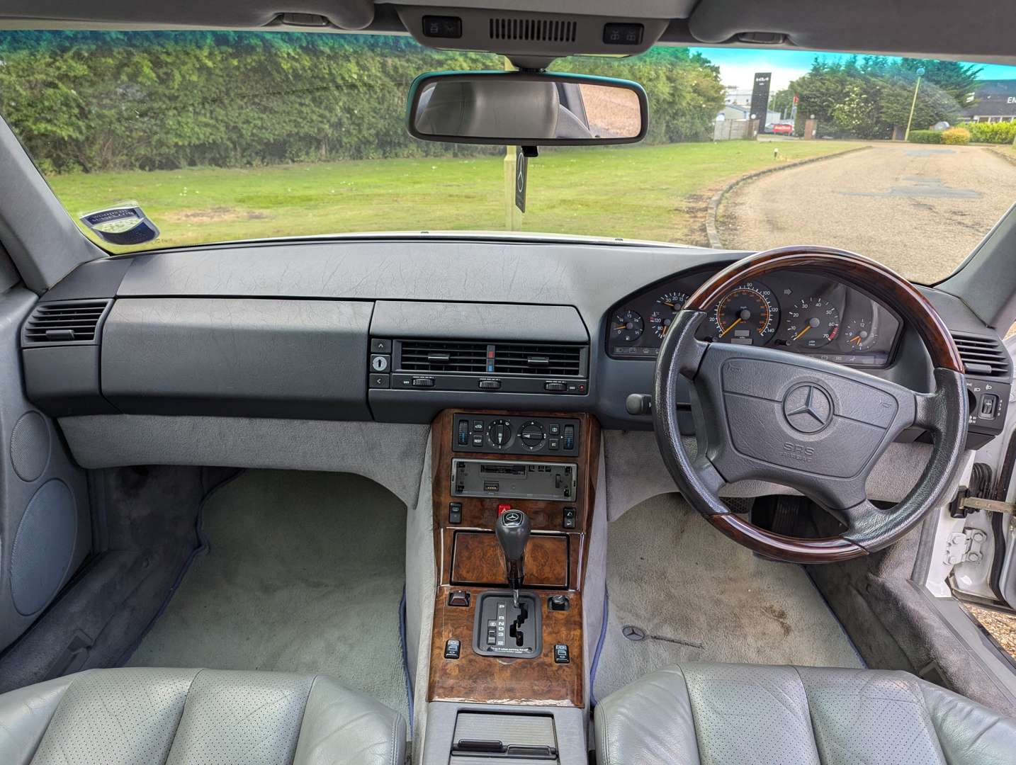 <p>1992 MERCEDES 300SL AUTO</p>