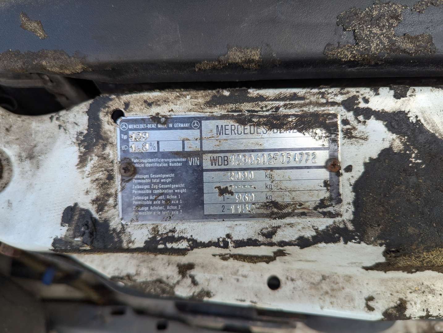 <p>1992 MERCEDES 300SL AUTO</p>