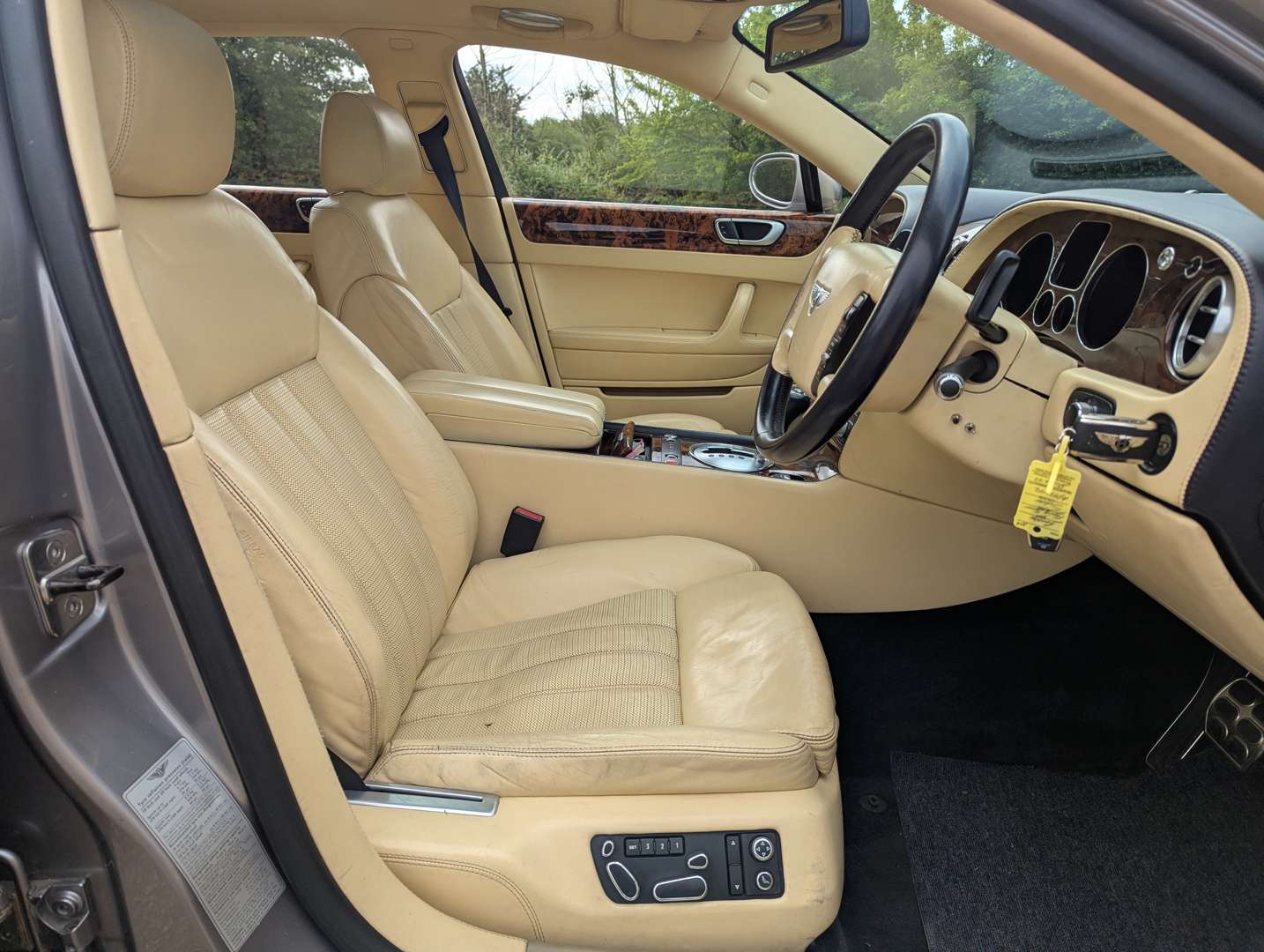 <p>2006 BENTLEY CONTINENTAL FLYING SPUR AUTO</p>