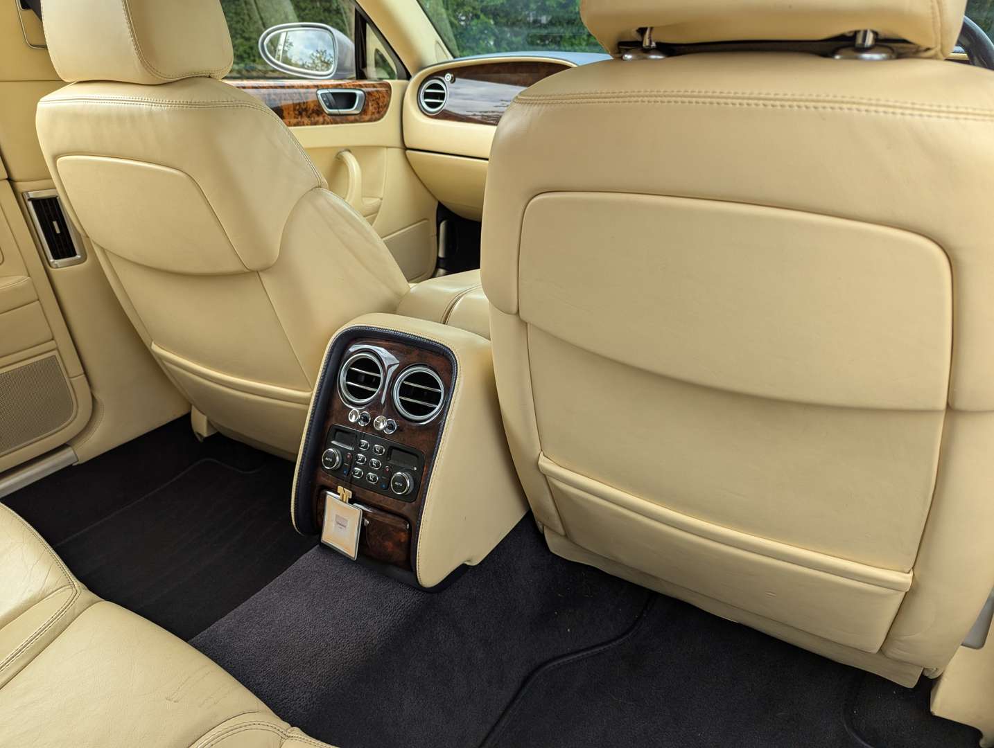 <p>2006 BENTLEY CONTINENTAL FLYING SPUR AUTO</p>