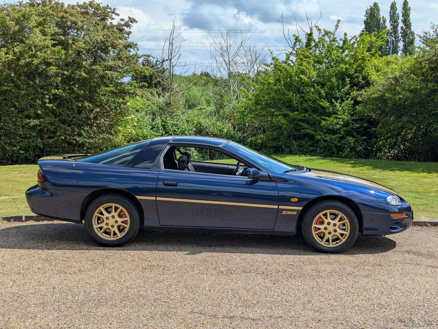 <p>2001 CHEVROLET CAMARO Z28 V8 LHD AUTO</p>