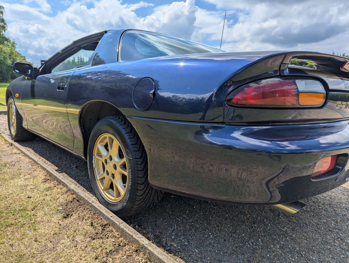 <p>2001 CHEVROLET CAMARO Z28 V8 LHD AUTO</p>