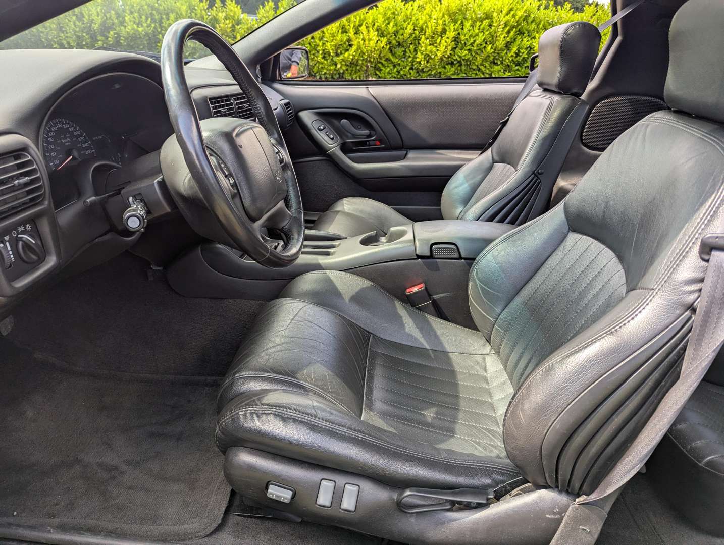 <p>2001 CHEVROLET CAMARO Z28 V8 LHD AUTO</p>