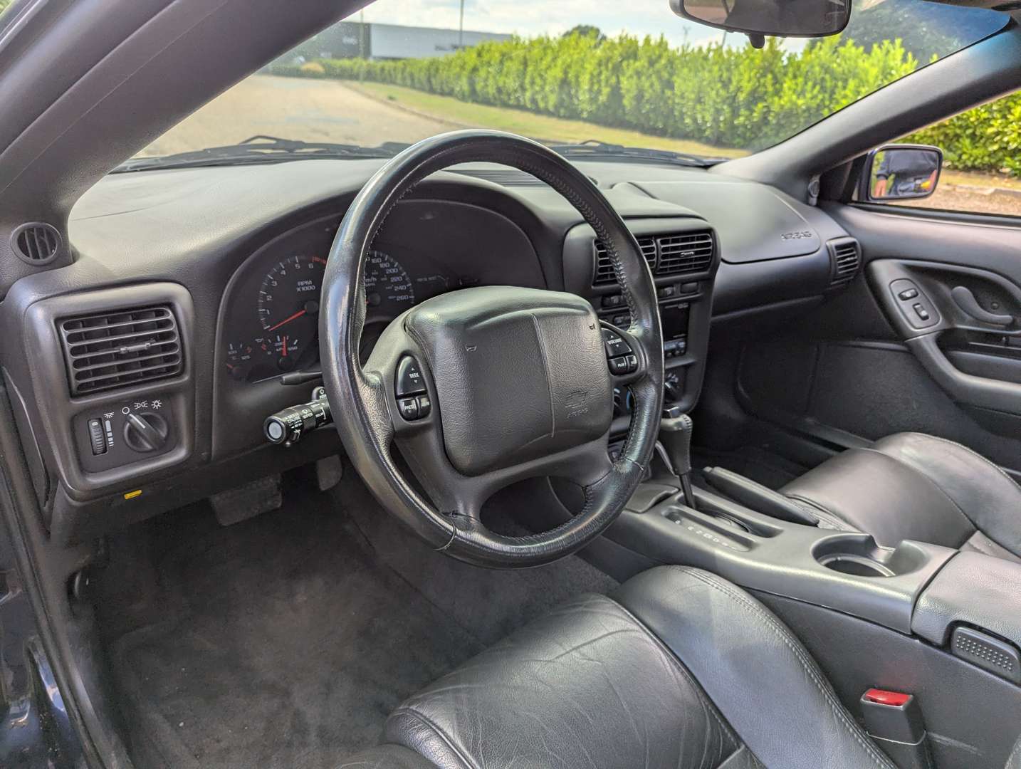 <p>2001 CHEVROLET CAMARO Z28 V8 LHD AUTO</p>