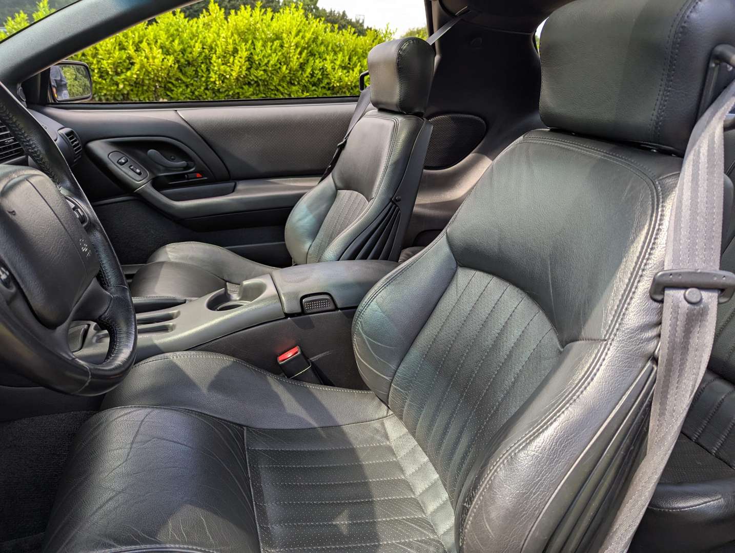 <p>2001 CHEVROLET CAMARO Z28 V8 LHD AUTO</p>