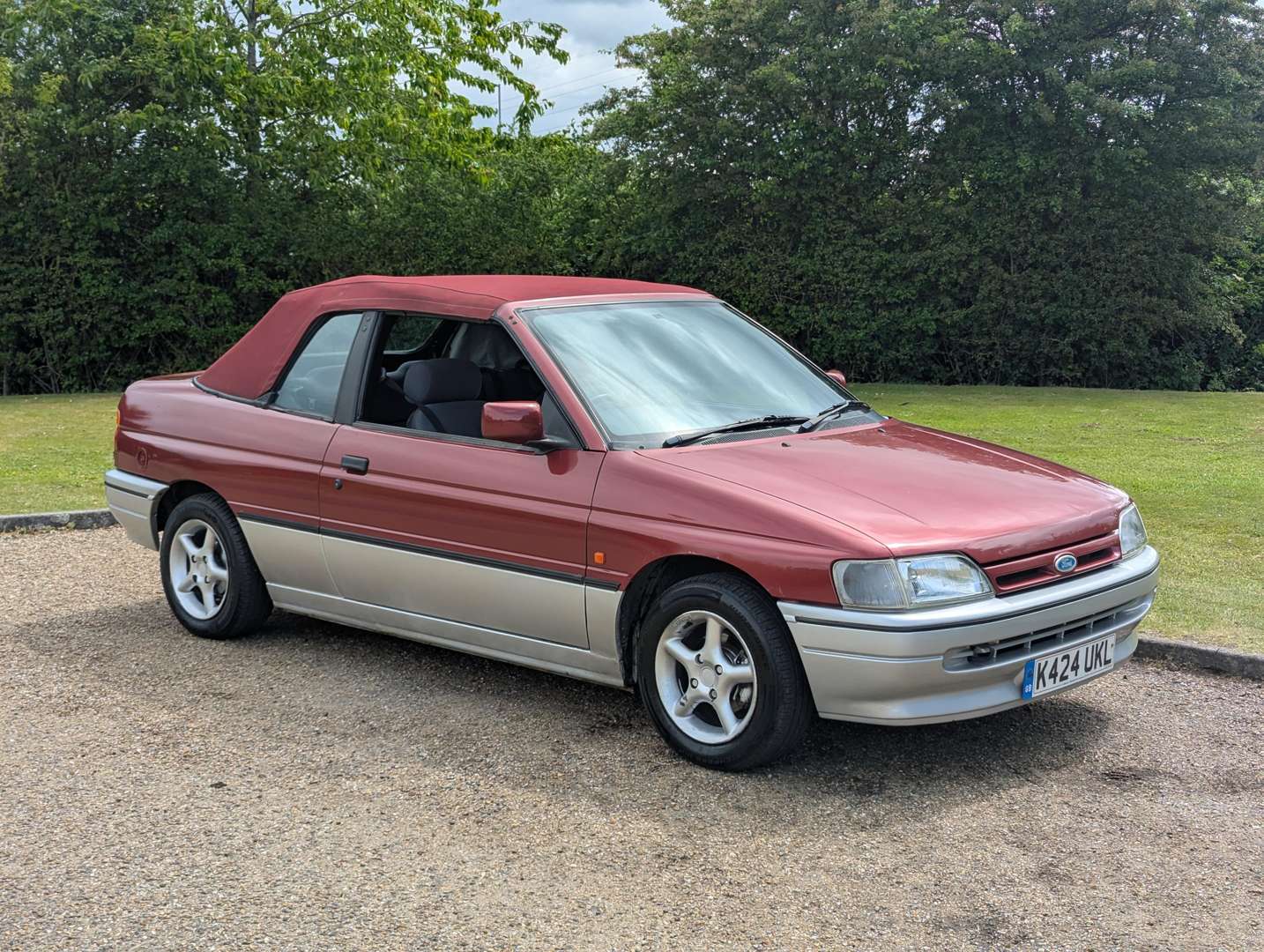 <p>1993 FORD ESCORT DASH CONVERTIBLE</p>
