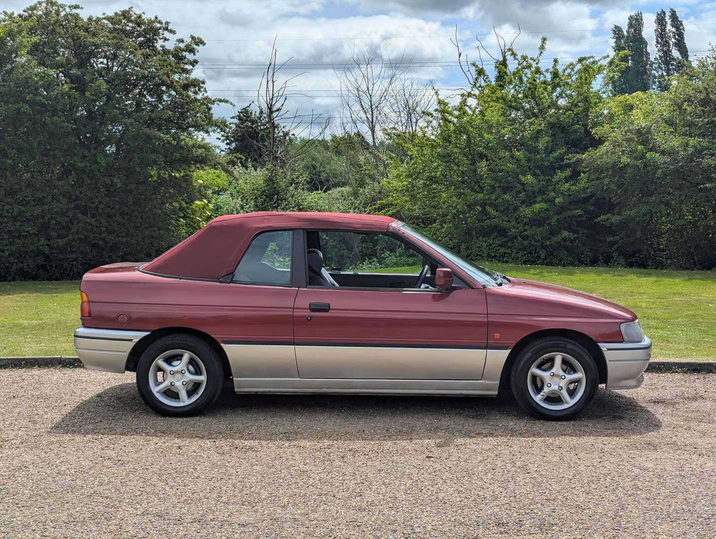 <p>1993 FORD ESCORT DASH CONVERTIBLE</p>