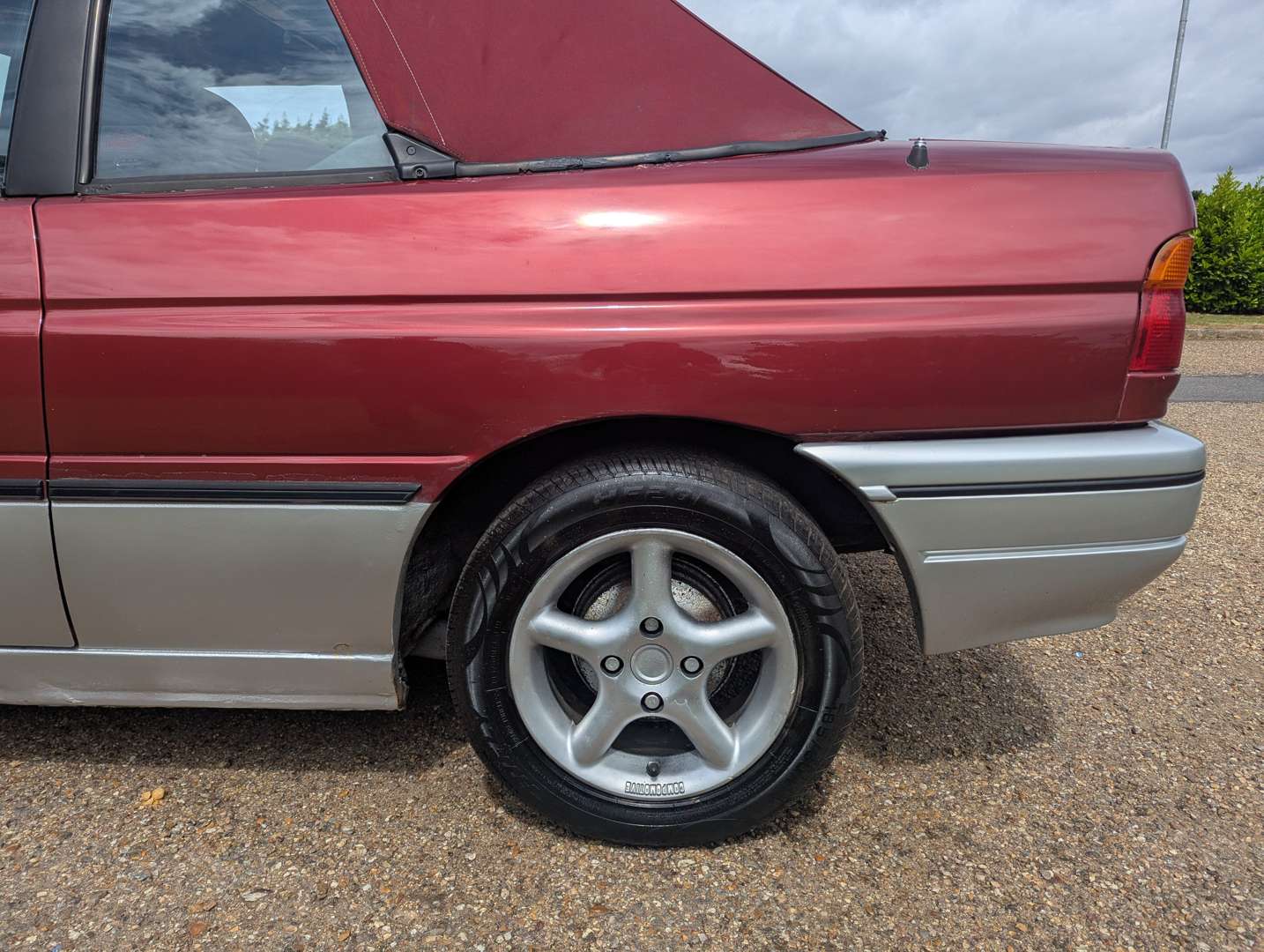 <p>1993 FORD ESCORT DASH CONVERTIBLE</p>