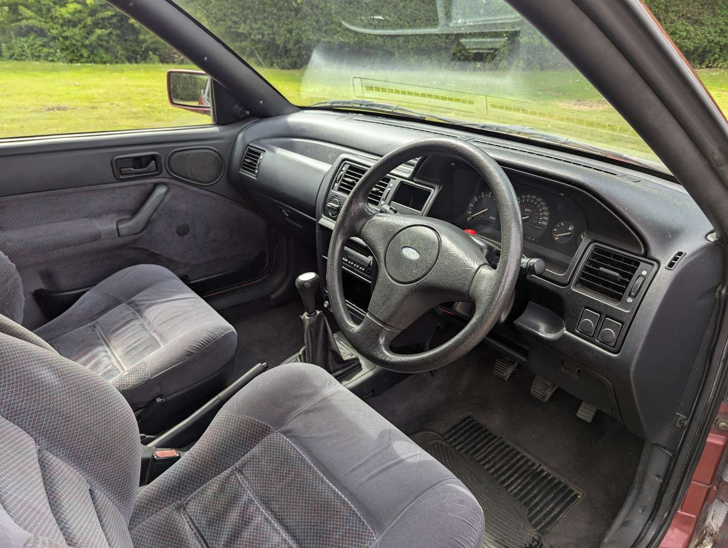 <p>1993 FORD ESCORT DASH CONVERTIBLE</p>