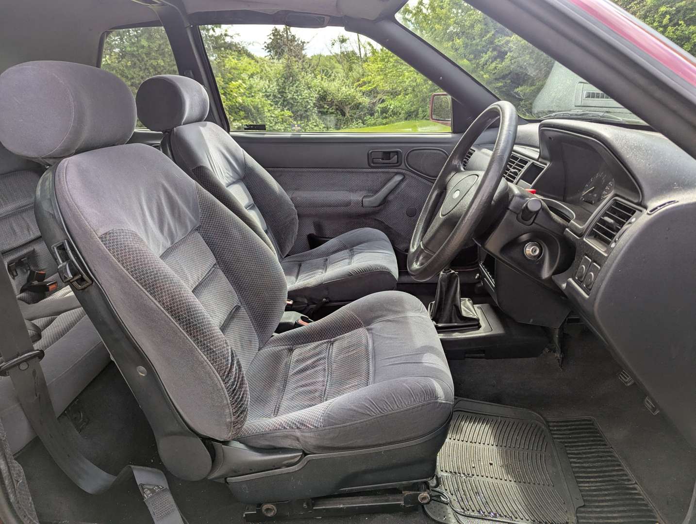 <p>1993 FORD ESCORT DASH CONVERTIBLE</p>