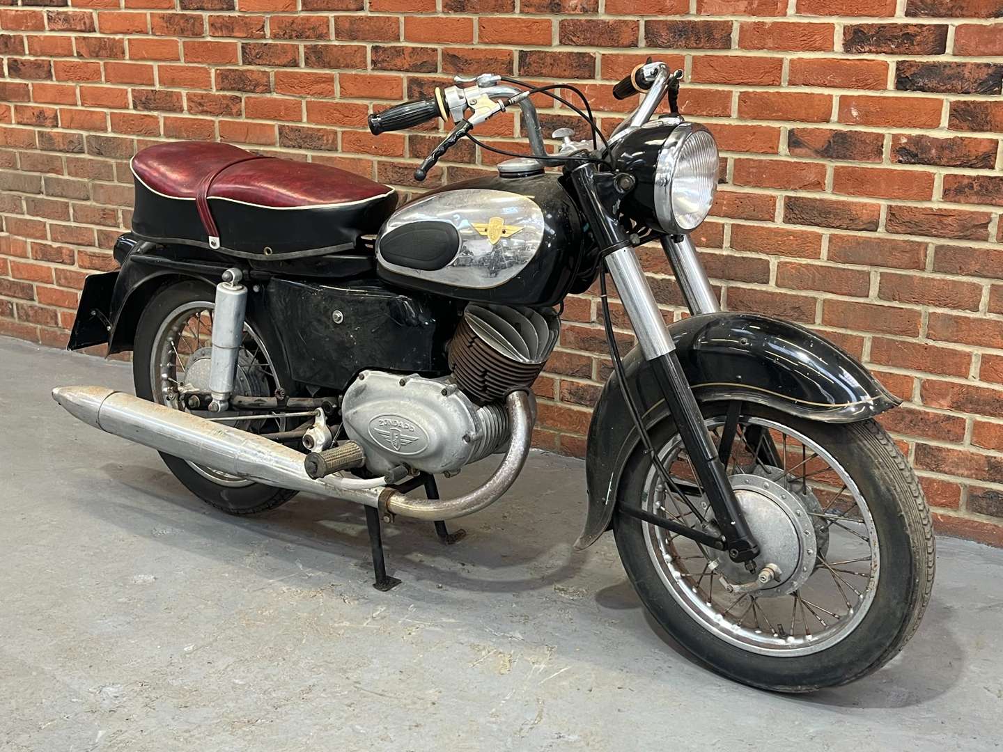 <p>1957 ZUNDAPP 200S</p>