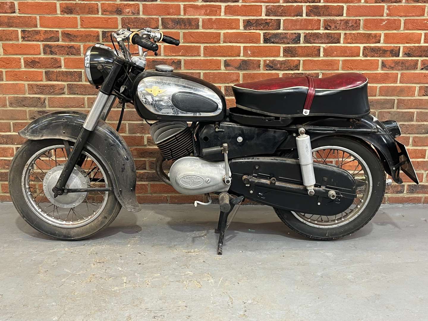 <p>1957 ZUNDAPP 200S</p>