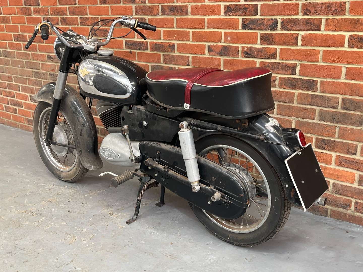 <p>1957 ZUNDAPP 200S</p>