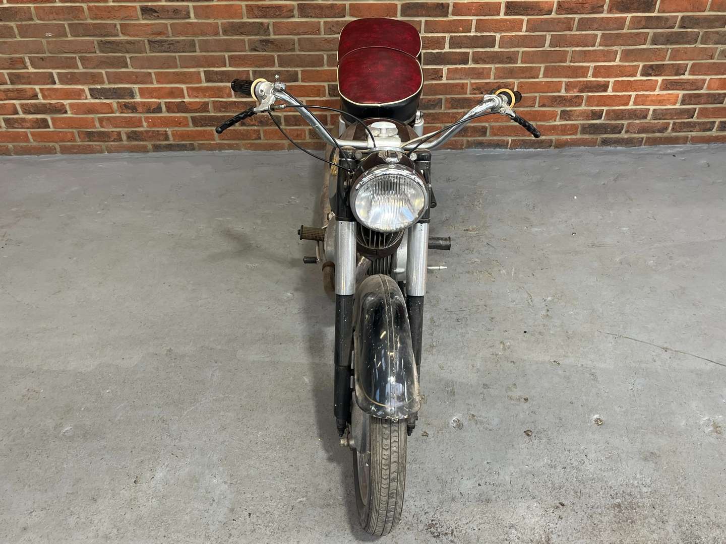 <p>1957 ZUNDAPP 200S</p>