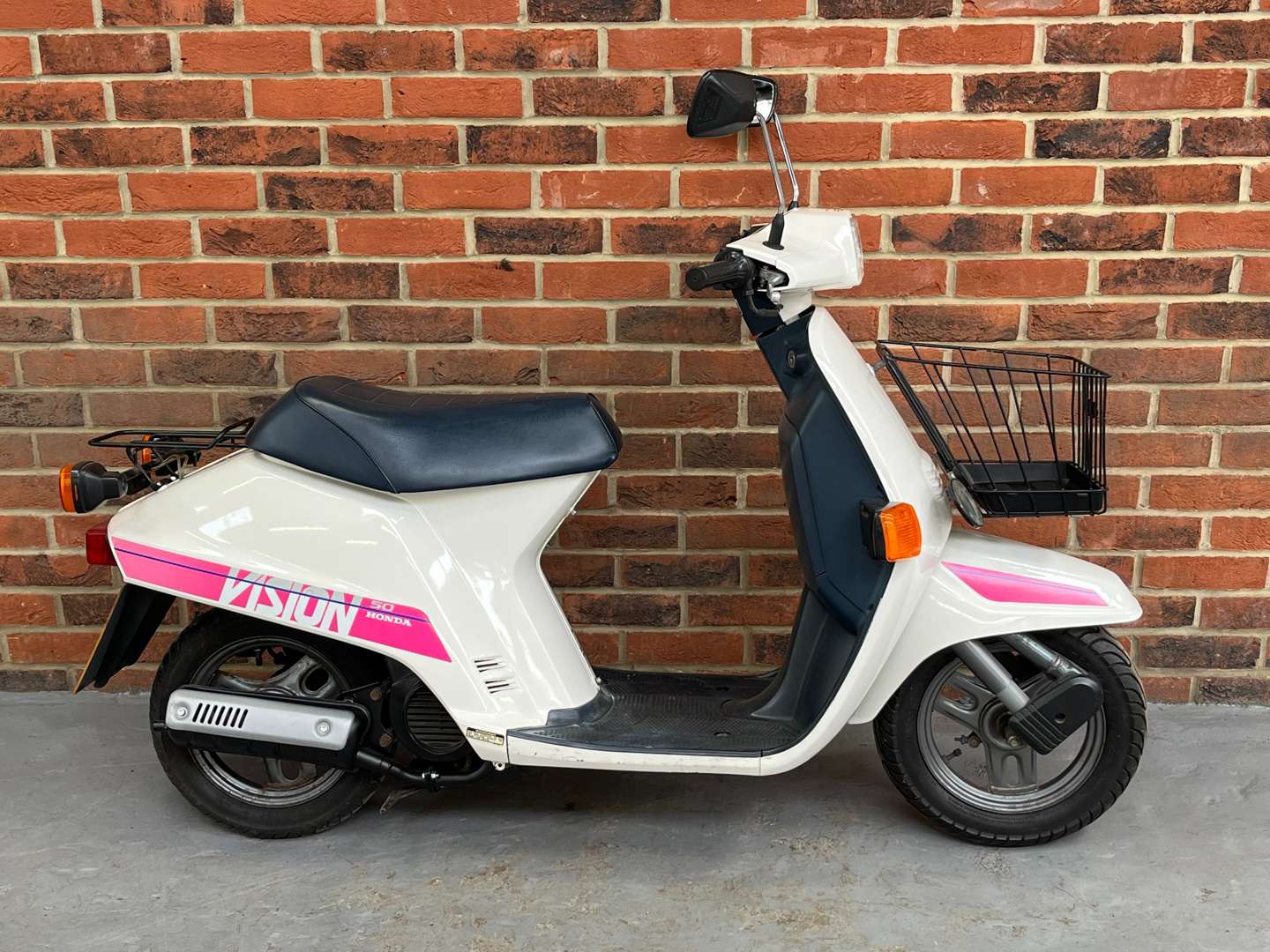 <p>1988 HONDA VISION NE50</p>