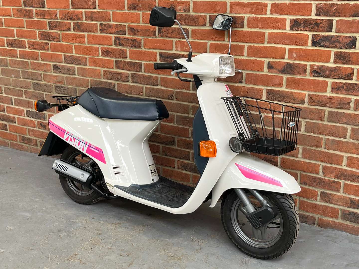 <p>1988 HONDA VISION NE50</p>