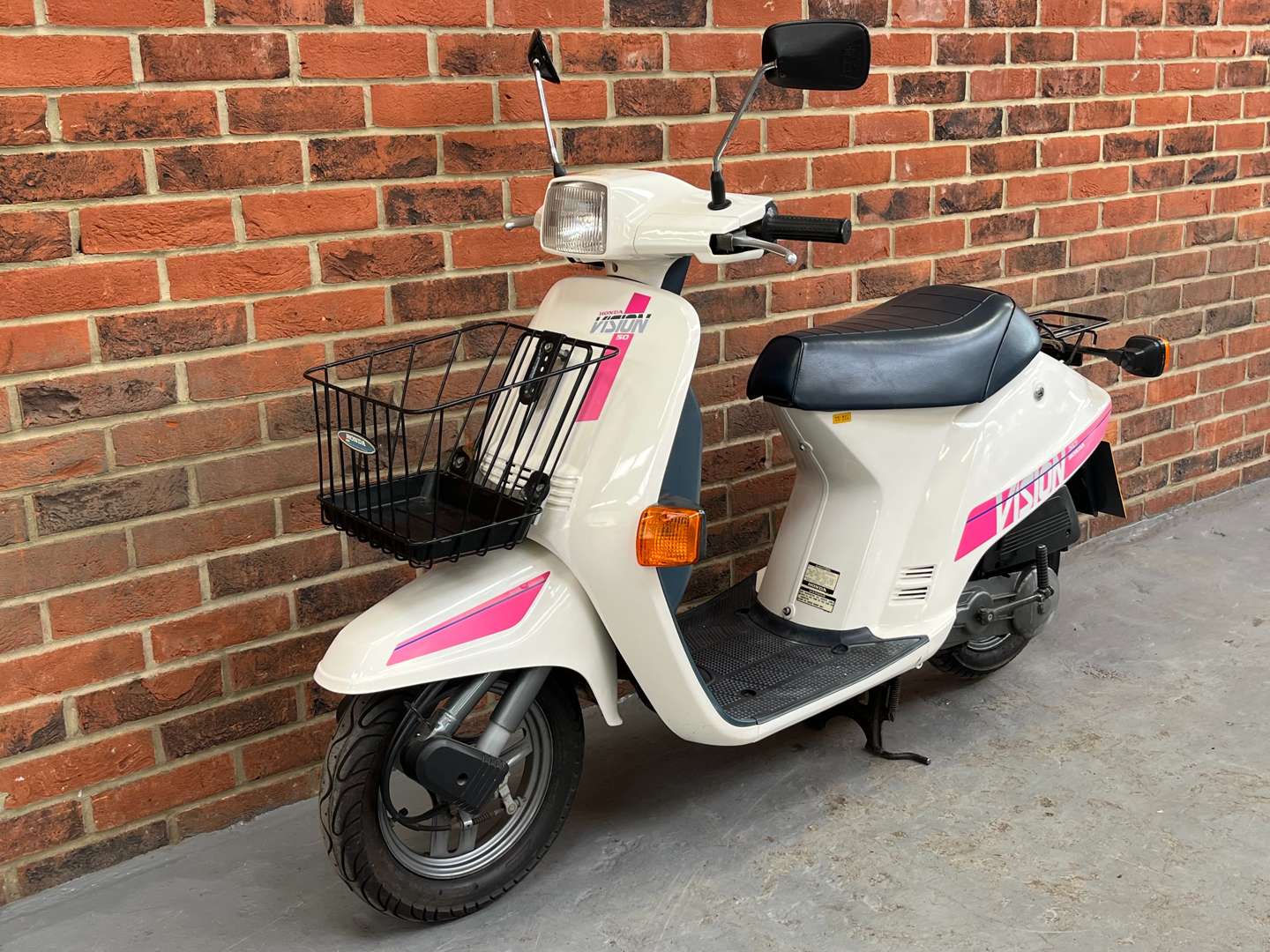 <p>1988 HONDA VISION NE50</p>