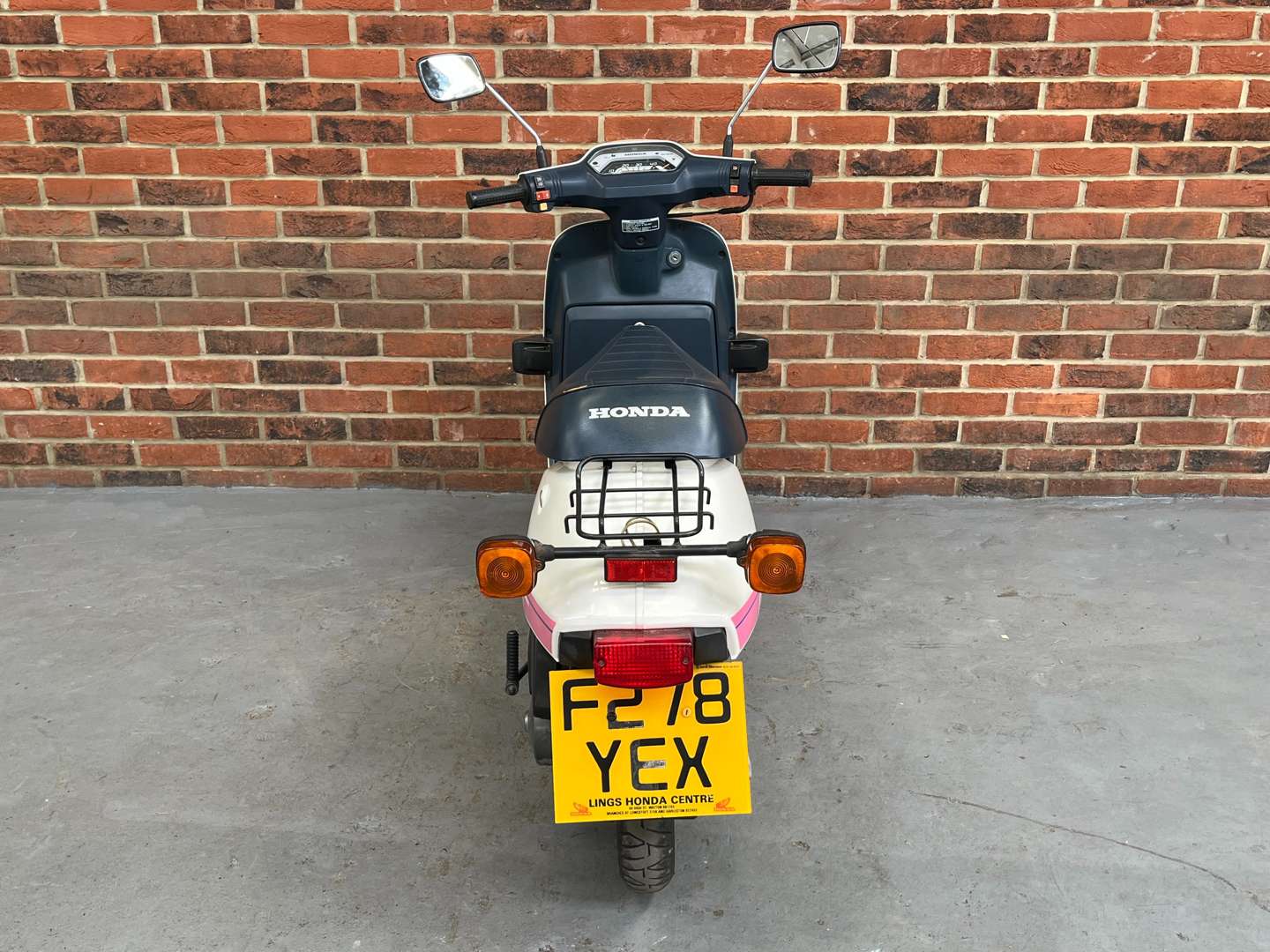 <p>1988 HONDA VISION NE50</p>