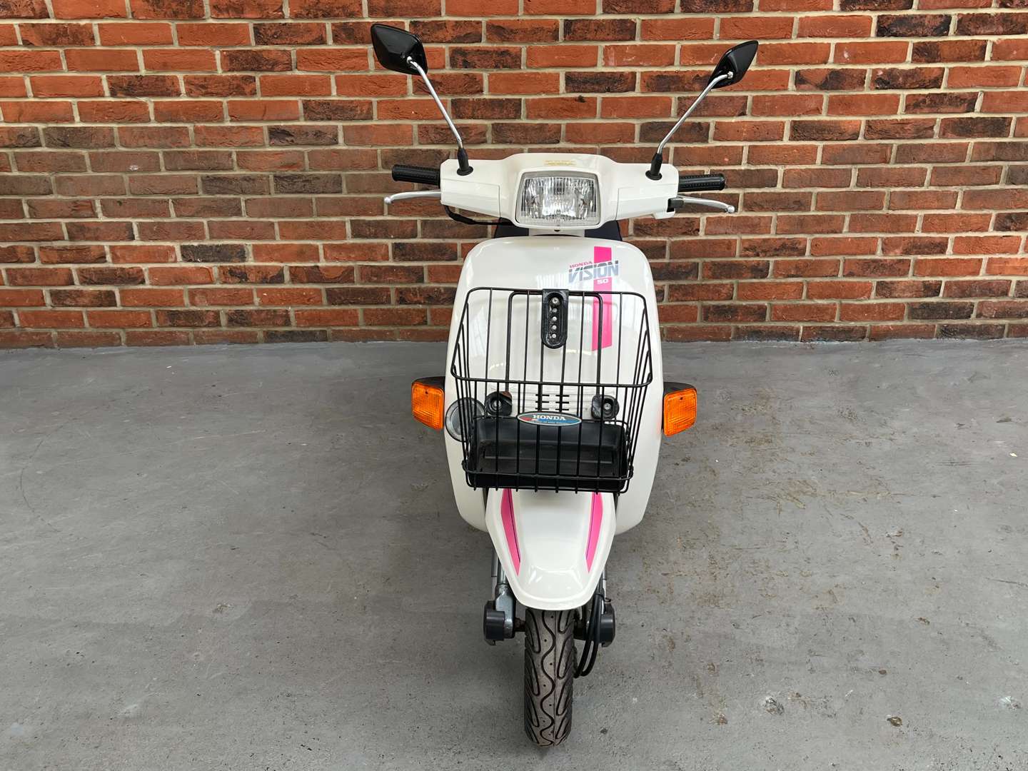 <p>1988 HONDA VISION NE50</p>
