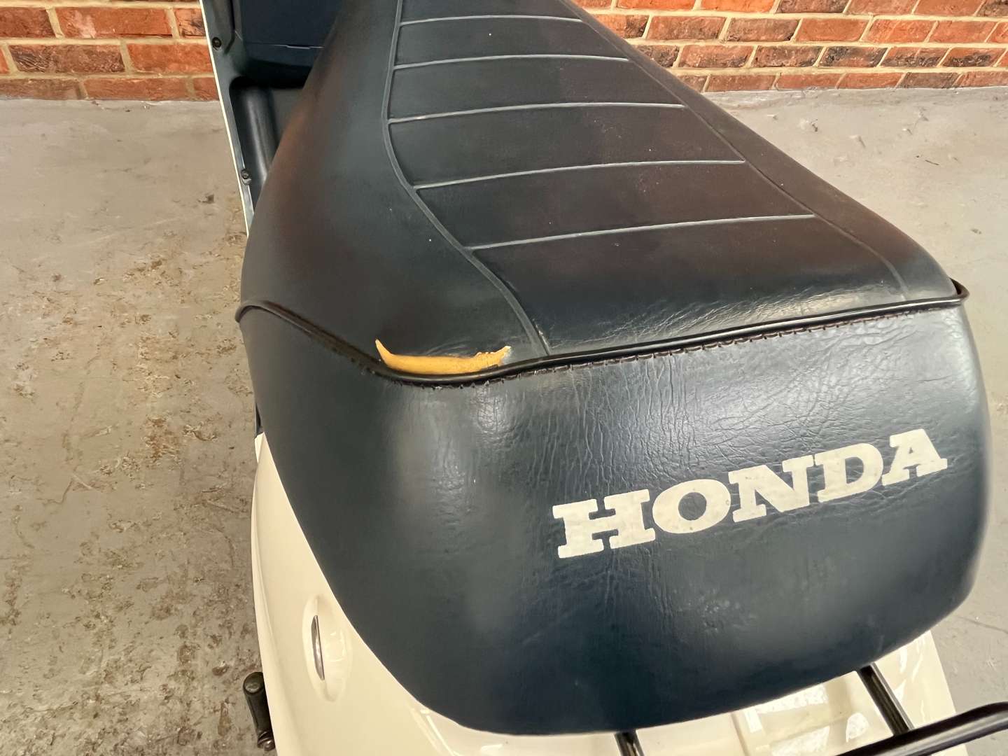 <p>1988 HONDA VISION NE50</p>