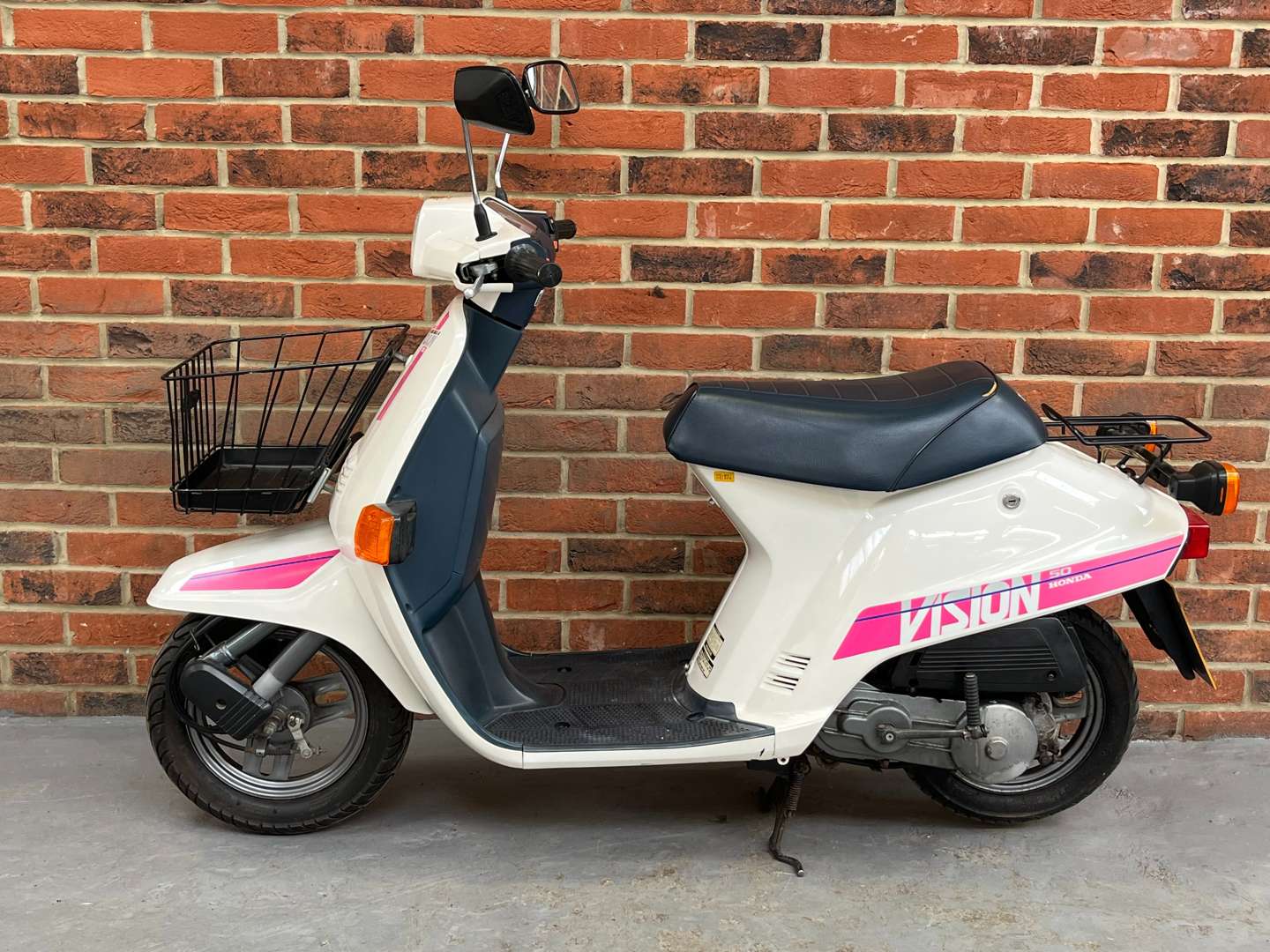 <p>1988 HONDA VISION NE50</p>