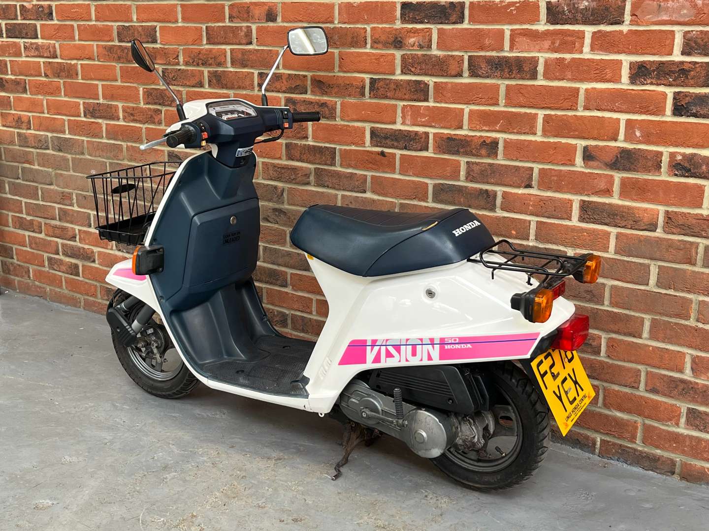 <p>1988 HONDA VISION NE50</p>