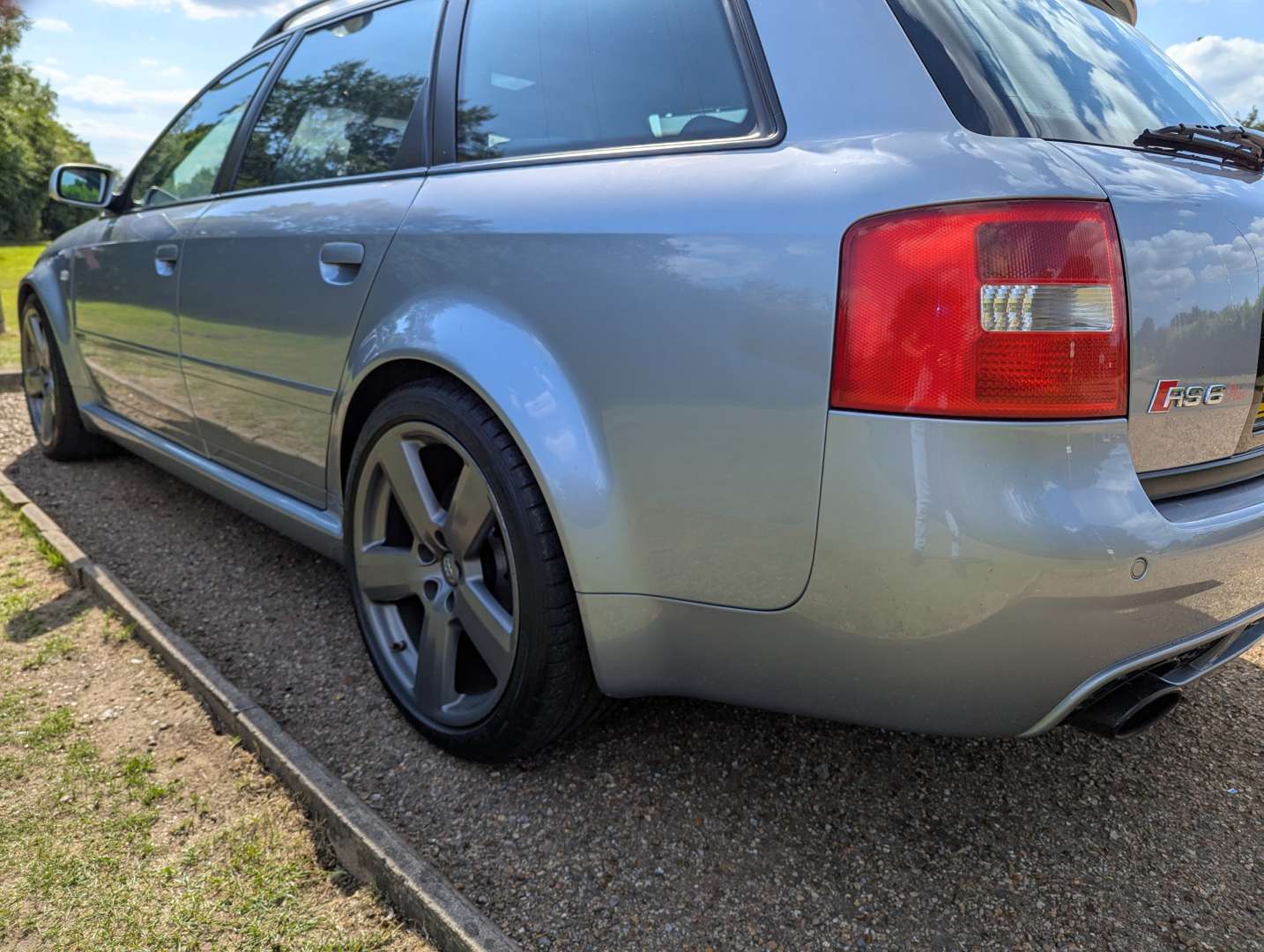 <p>2004 AUDI RS6 QUATTRO ESTATE AUTO</p>