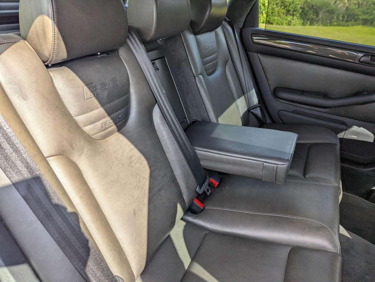 <p>2004 AUDI RS6 QUATTRO ESTATE AUTO</p>