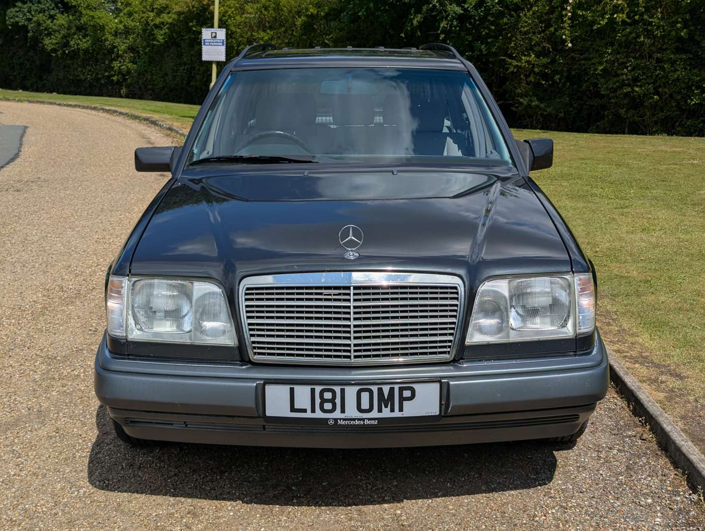 <p>1993 MERCEDES W124 E220 ESTATE AUTO</p>