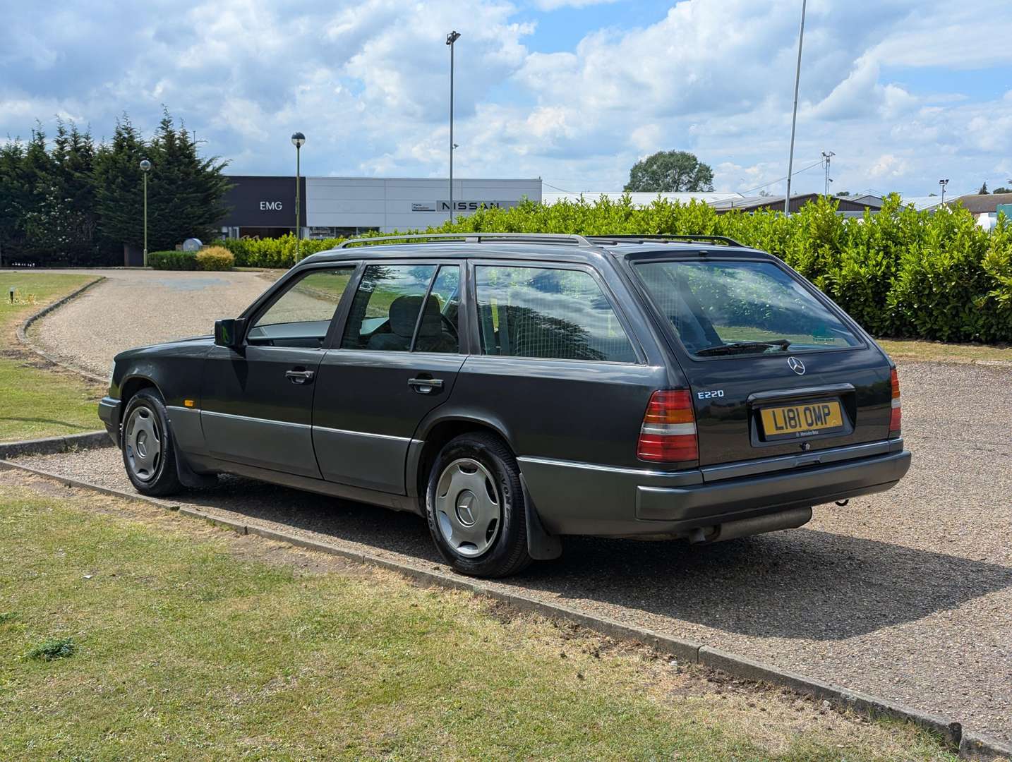 <p>1993 MERCEDES W124 E220 ESTATE AUTO</p>