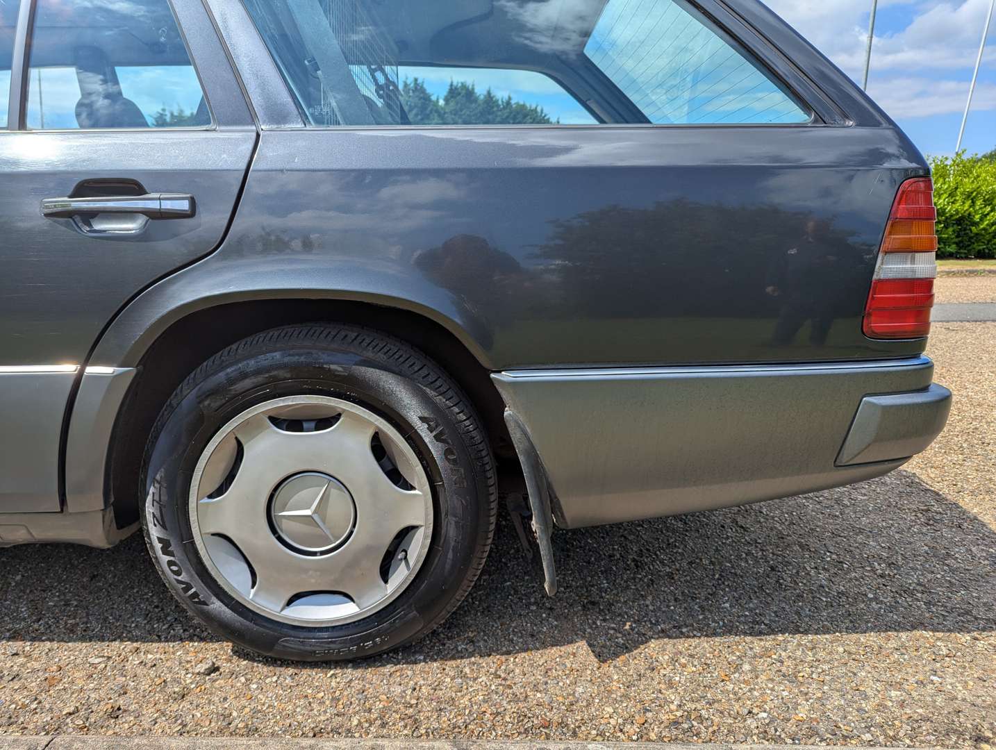 <p>1993 MERCEDES W124 E220 ESTATE AUTO</p>